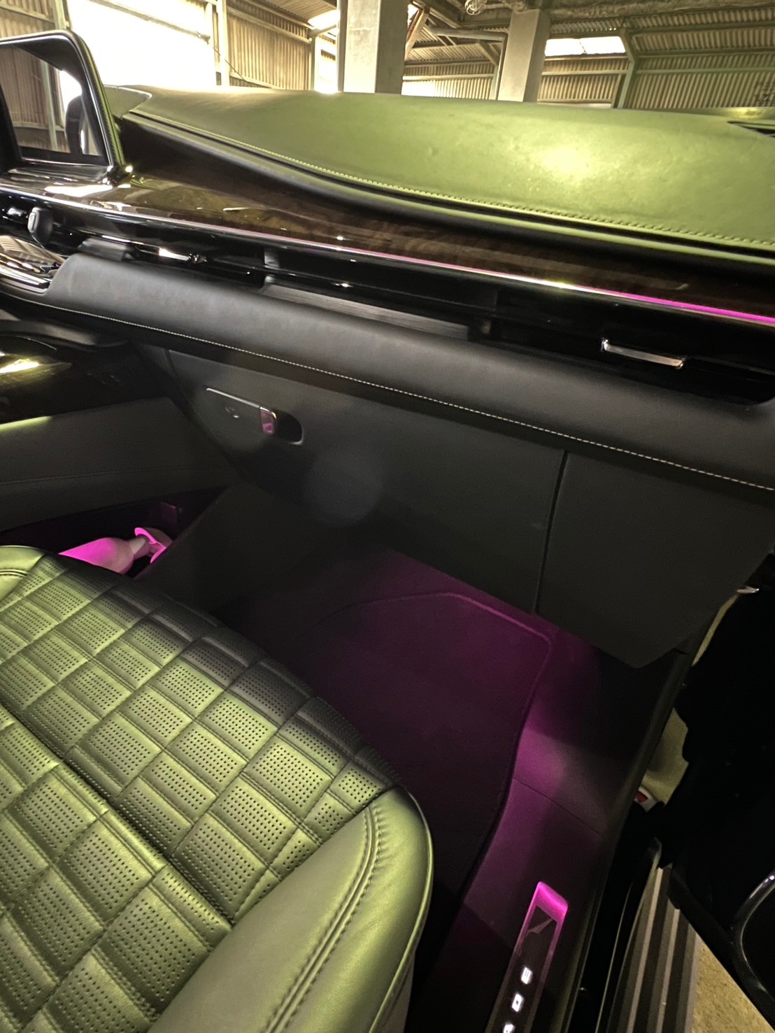 キャデラック　エスカレード車両画像