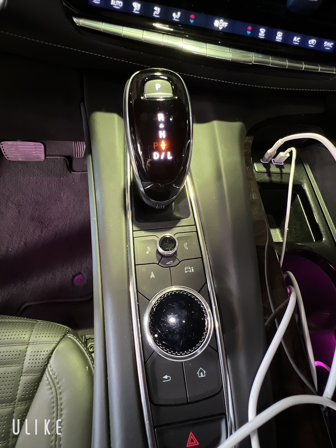 キャデラック　エスカレード車両画像