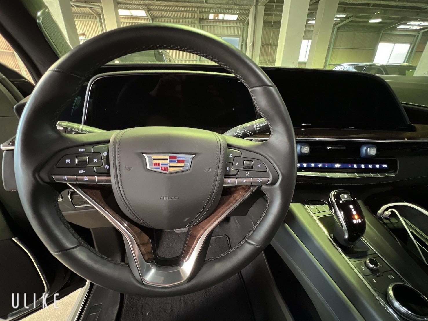 キャデラック　エスカレード車両画像