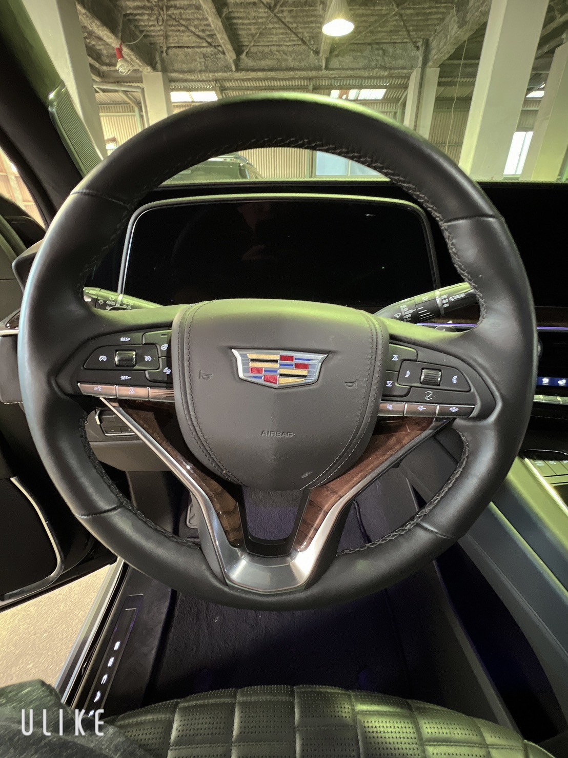 キャデラック　エスカレード車両画像