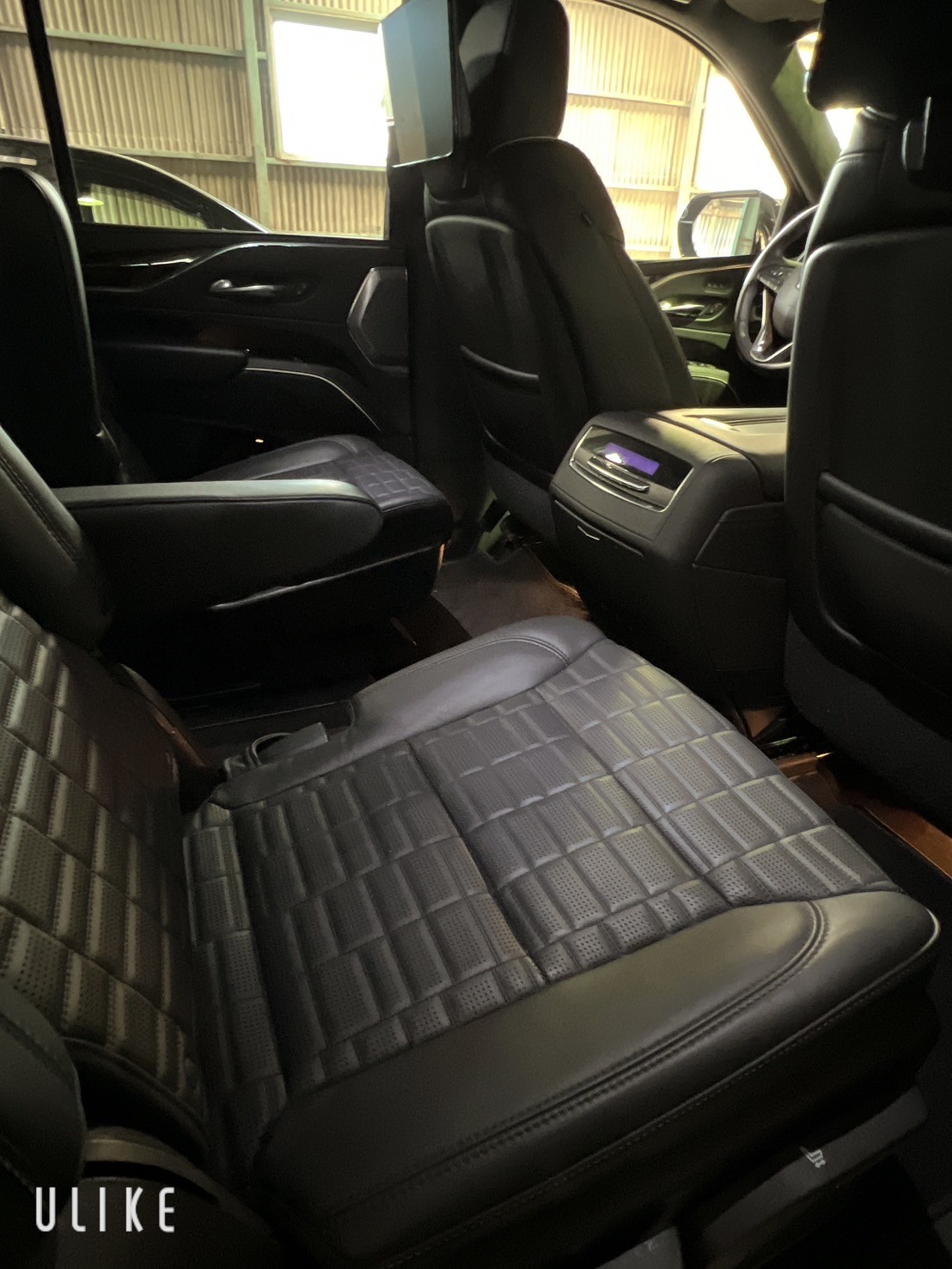 キャデラック　エスカレード車両画像