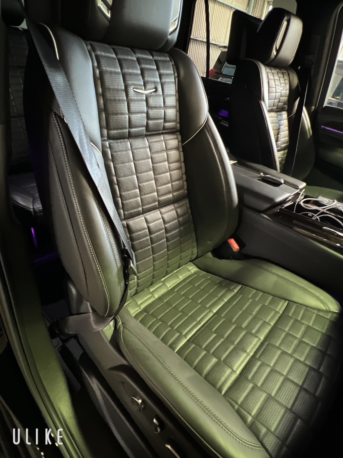 キャデラック　エスカレード車両画像