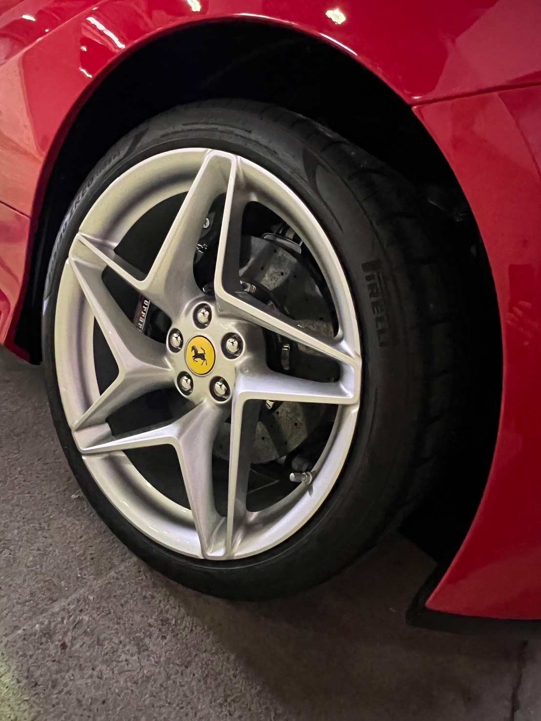 【SOLDOUT】フェラーリ F8トリブート車両画像