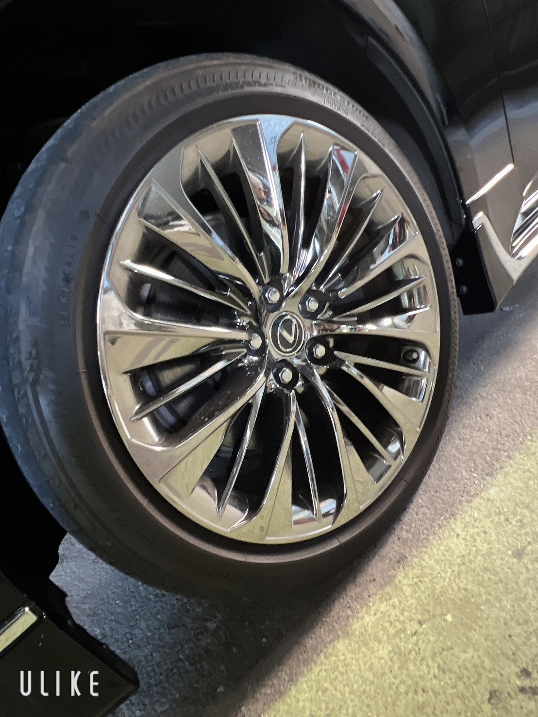 レクサス　LS500h車両画像