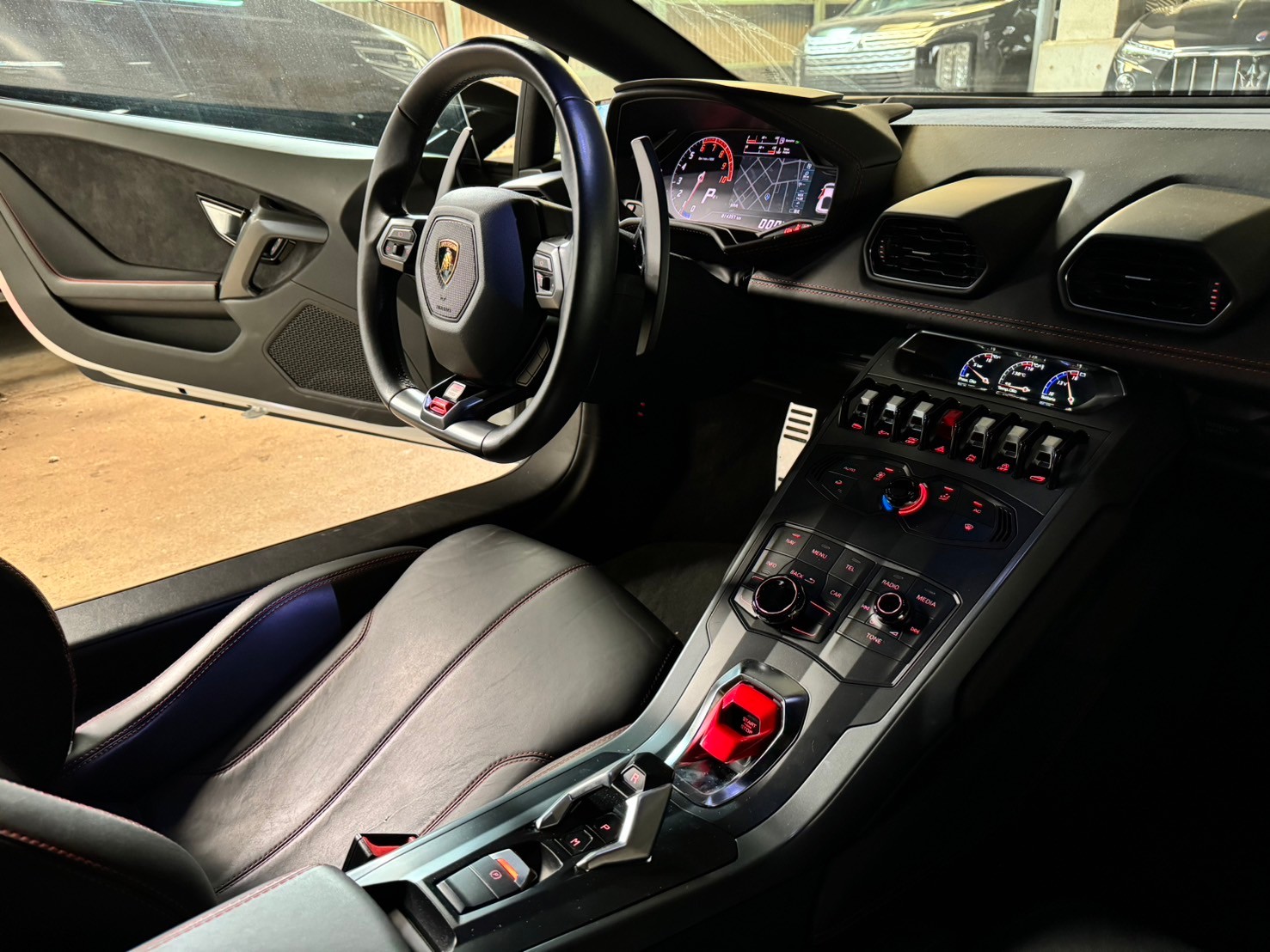 【SOLDOUT】ランボルギーニ　ウラカン車両画像